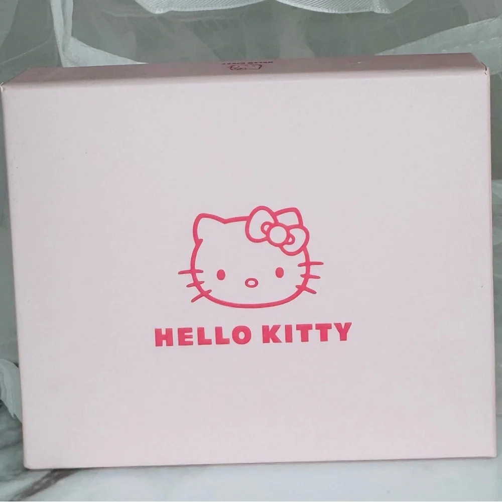 Hello Kitty Quilted Black Card Carrier - Picture 5 of 6
